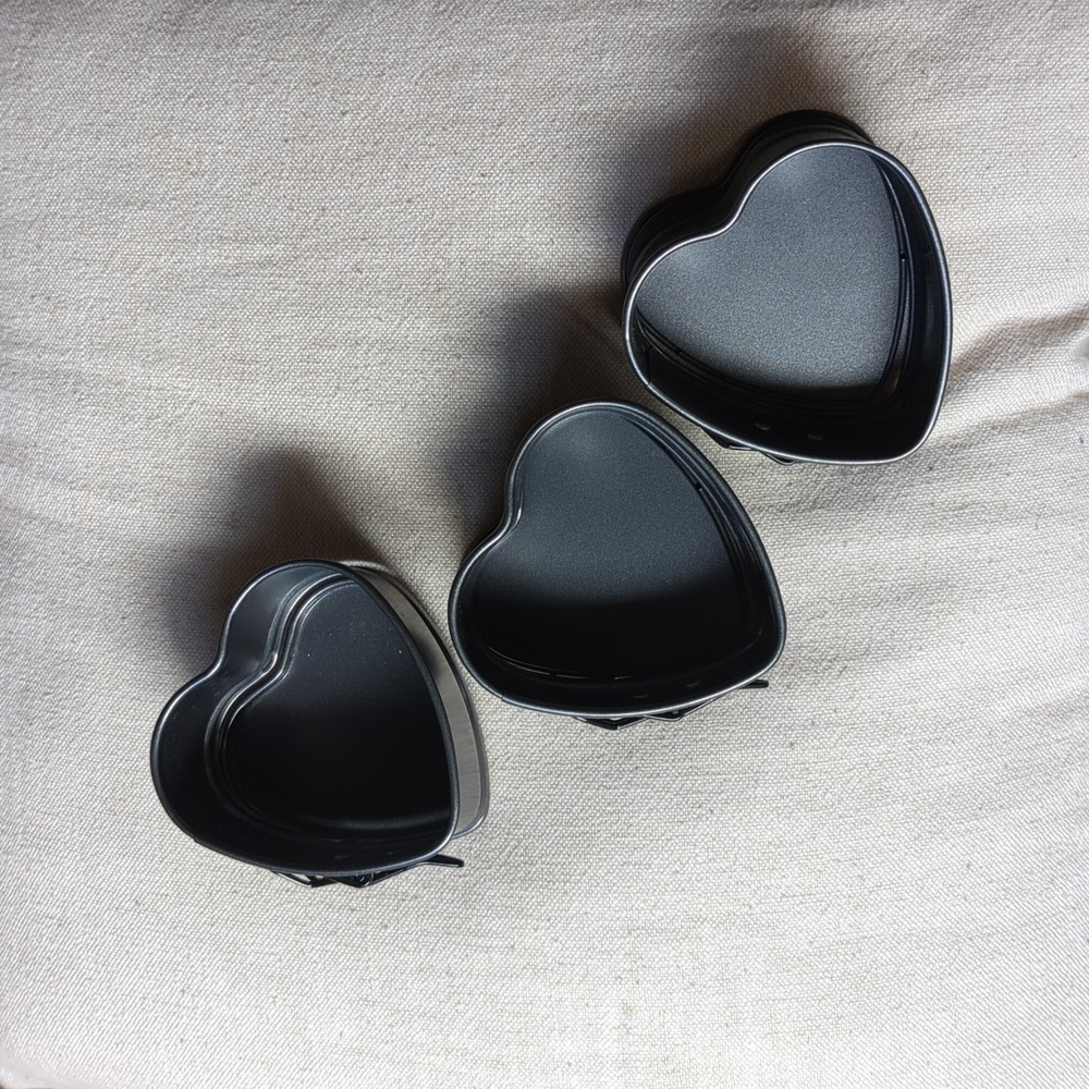 🆕 heart shaped spring cake / loaf pans set of 3